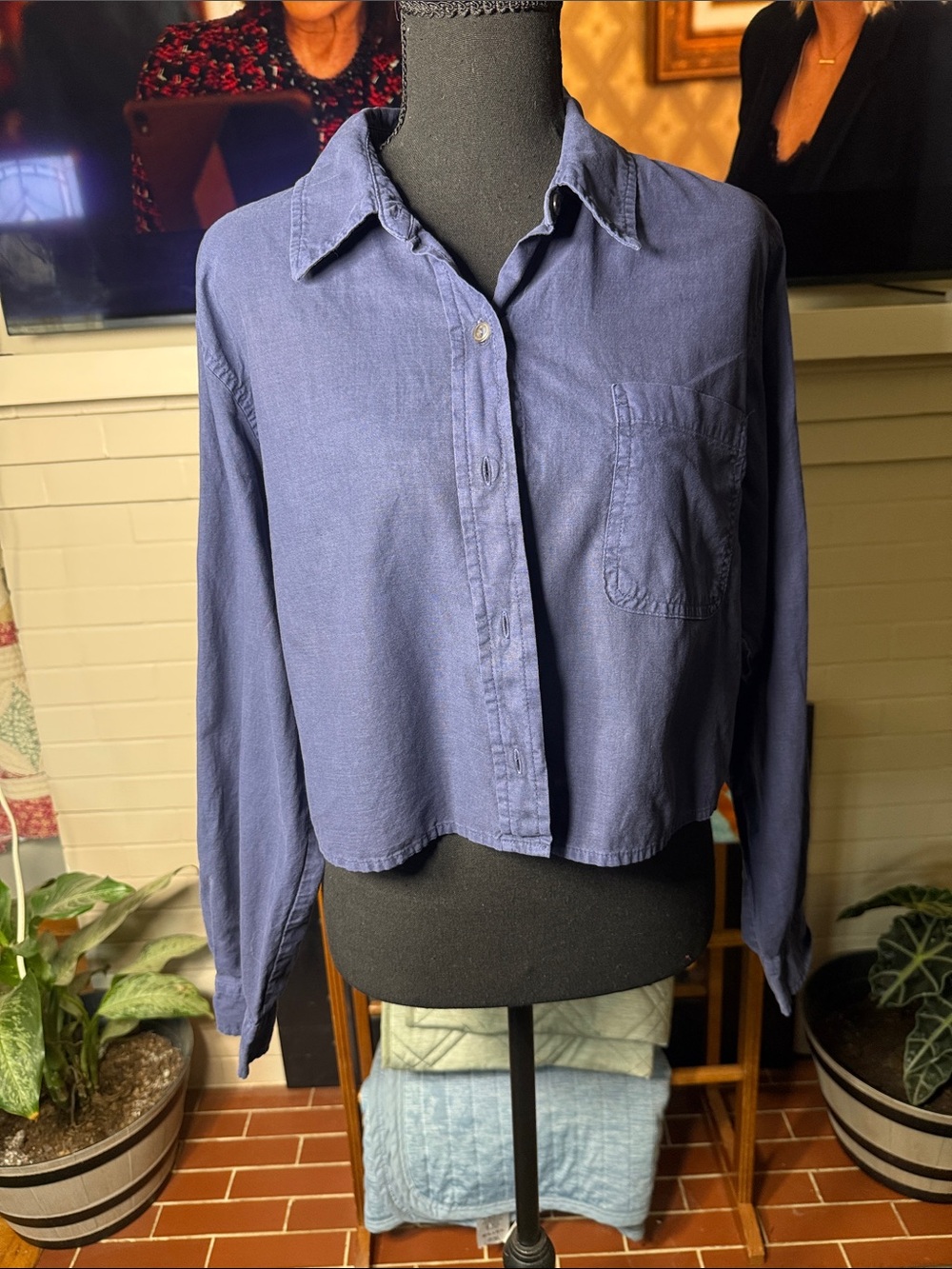 Universal Thread Navy Button-Down Cropped Shirt